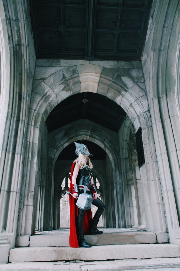 女雷神