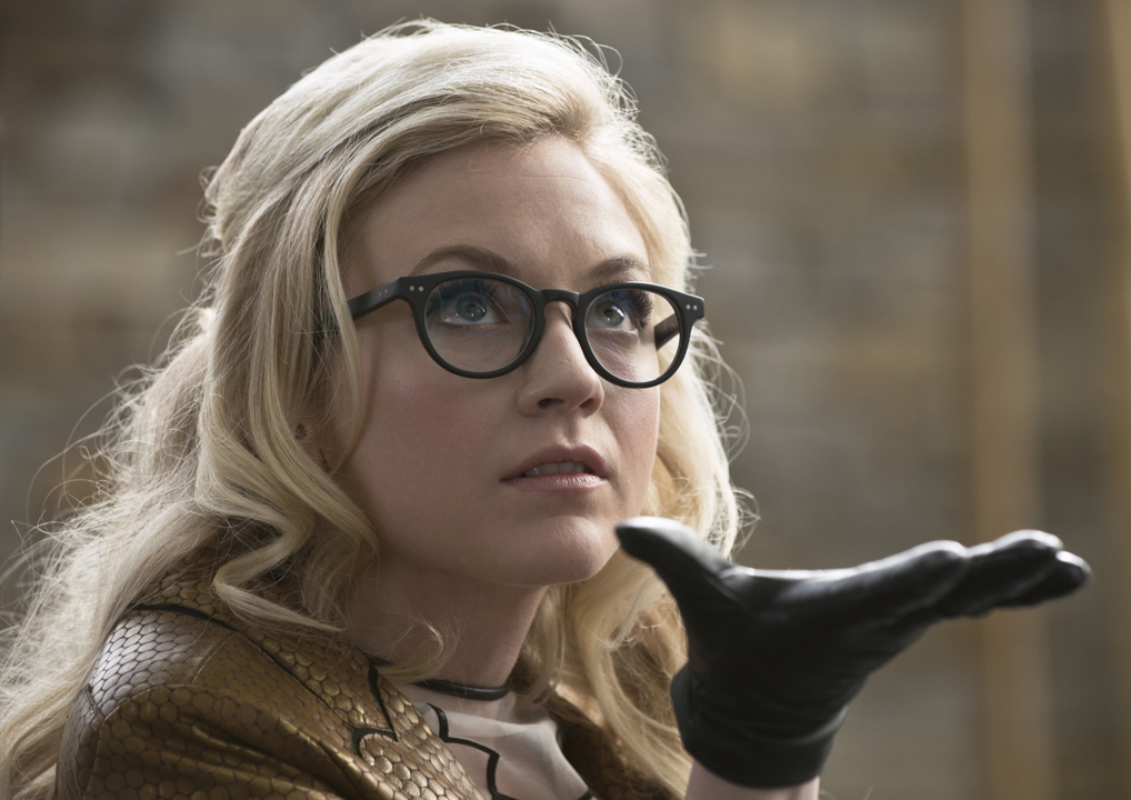 Emily_Kinney_Brie_Larvan_The_Flash