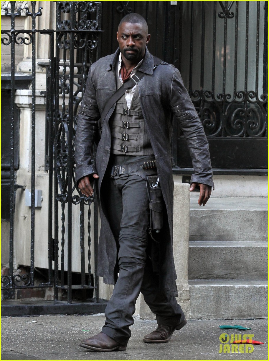 idris-elba-spotted-as-the-gunslinger-on-dark-tower-nyc-set-01