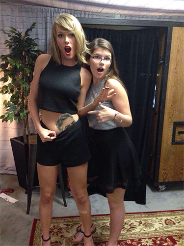 taylor-swift-flashes-her-stomach-the-internet-takes-over-25-photos-1