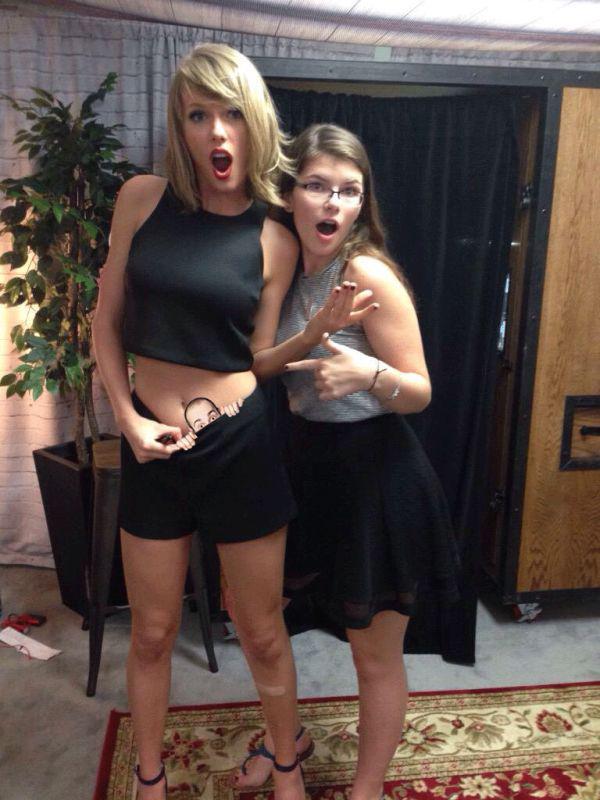 taylor-swift-flashes-her-stomach-the-internet-takes-over-25-photos-11
