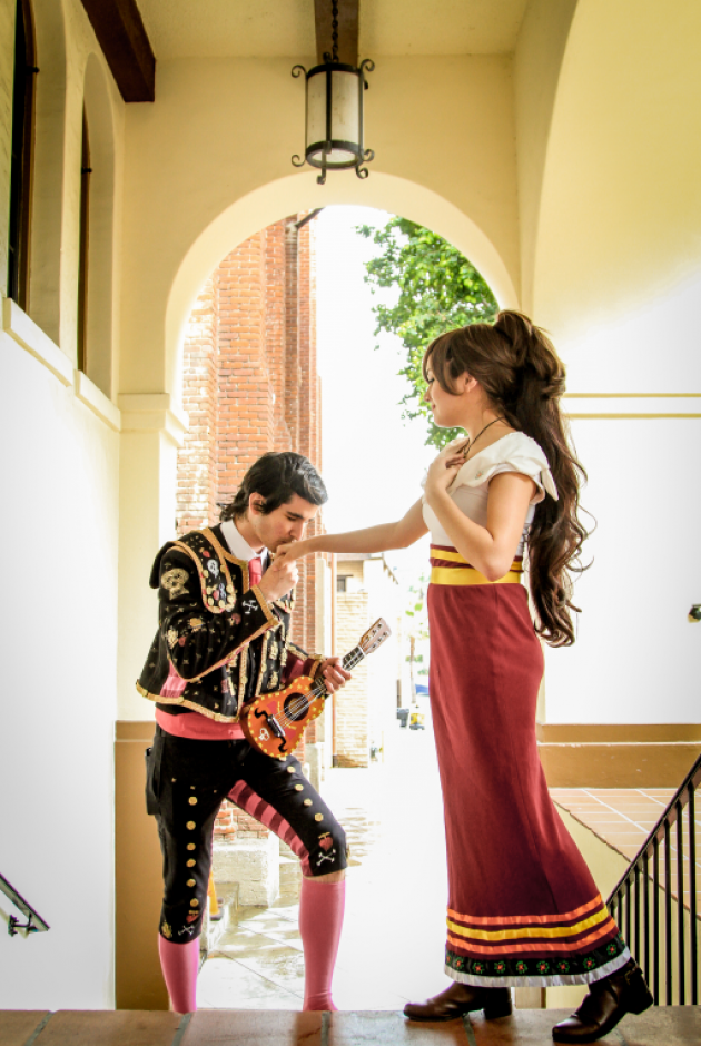《生命之书》的Manolo Sanchez和Maria Posada 