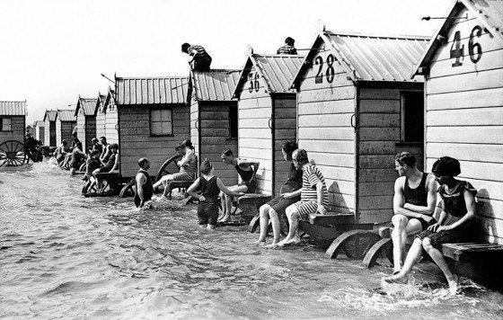 victorian-bathing-machines-van-9-560x356